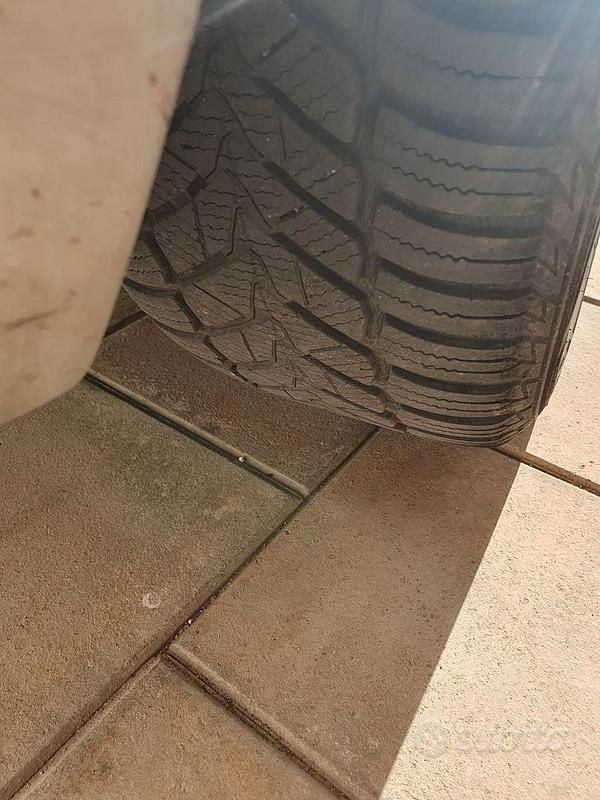 Usata VW New Beetle 105 CV (77 kW) 2004 Grigio Utilitaria