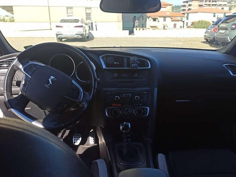 Bianco Usata 2014 Citroën DS4 Business Class Due volumi | 6800 € (Buon prezzo) - Immagine 1/4