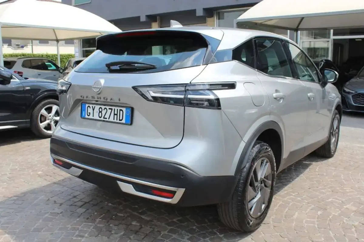 Usata Nissan Qashqai N-Connecta 140 CV (102 kW) 2025 Argento SUV