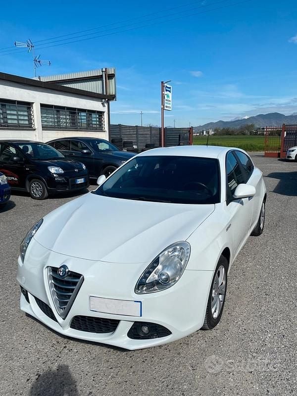 Usata Alfa Romeo Giulietta Progression 105 CV (77 kW) 2010 Bianco Utilitaria