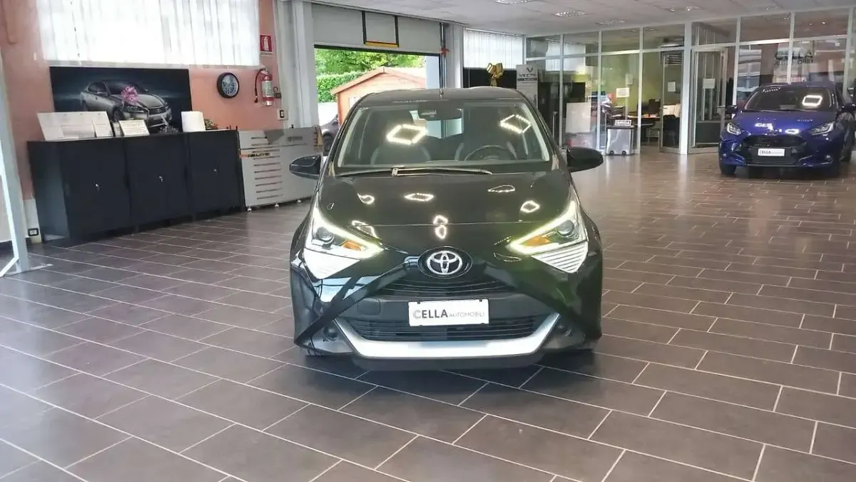 Usata Toyota Aygo 72 CV (52 kW) 2021 Nero Utilitaria