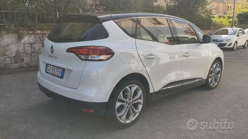 Usata Renault Scénic IV Initiale 120 CV (88 kW) 2020 Bianco Monovolume