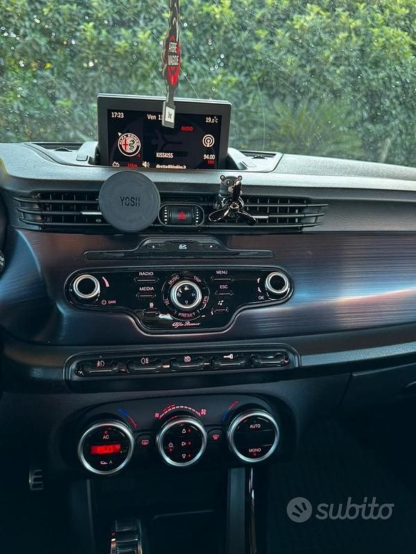 Usata Alfa Romeo Giulietta 105 CV (77 kW) 2011 Bianco Utilitaria