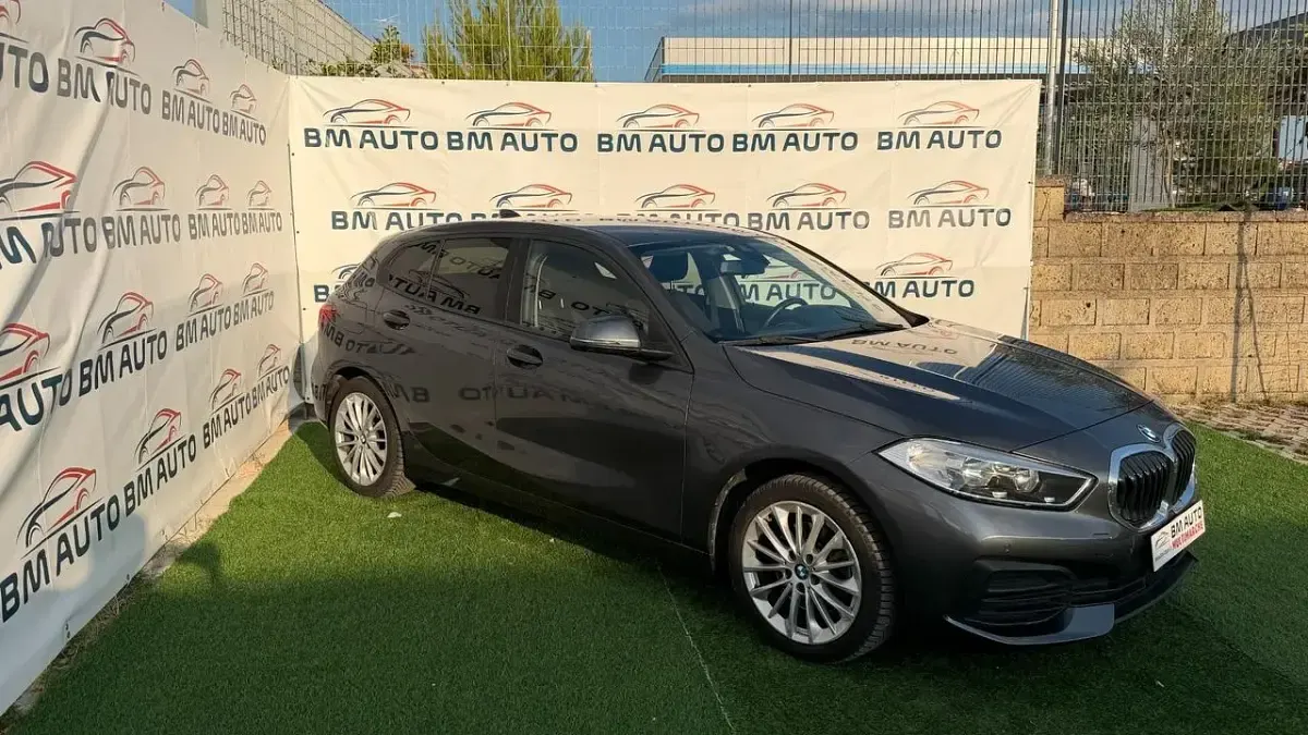 Usata BMW 116 Sport Line 116 CV (85 kW) 2020 Argento Utilitaria