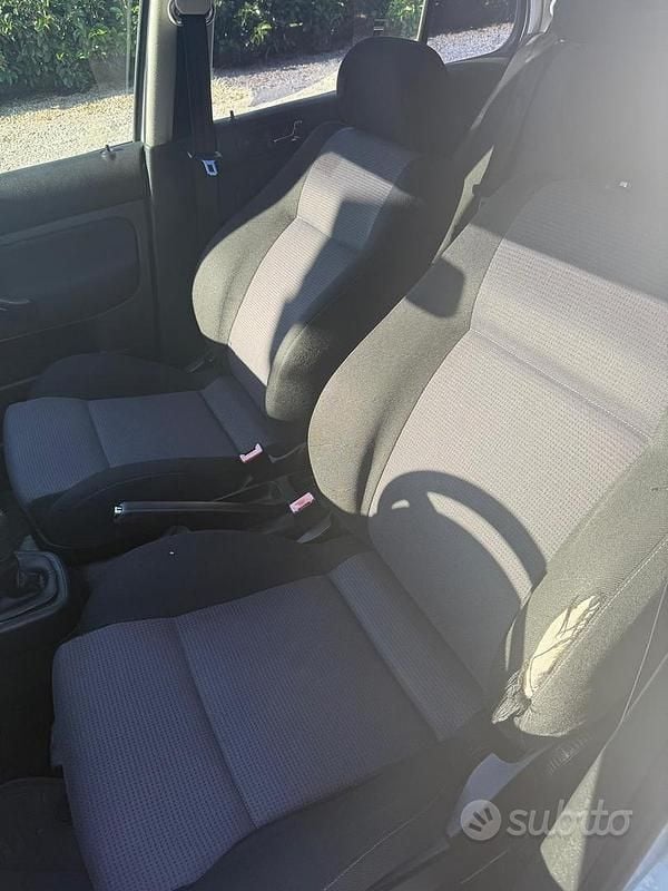 Usata VW Golf IV 101 CV (74 kW) 2004 Argento Berlina