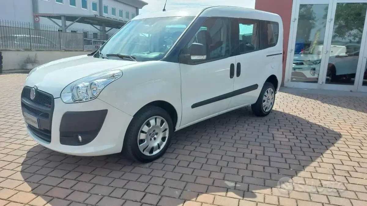 Usata Fiat Doblò Dynamic 105 CV (77 kW) 2015 Bianco Monovolume