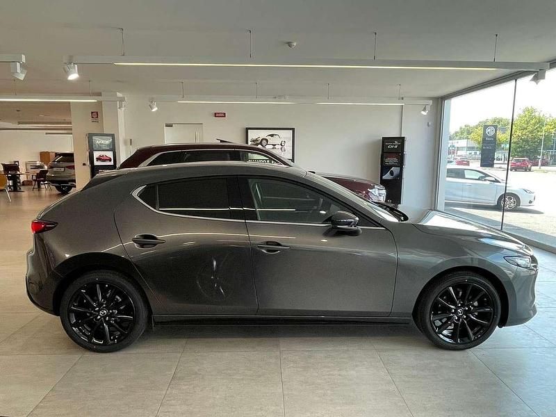 Nuova Mazda 3 Homura-Line 140 CV (102 kW) 2026 Machine grey Berlina