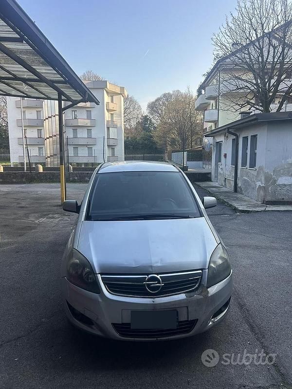Usata Opel Zafira 101 CV (74 kW) 2010 Grigio Monovolume