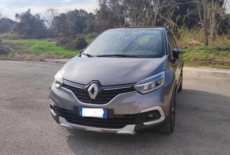 Usata Renault Captur 110 CV (80 kW) 2018 Grigio SUV