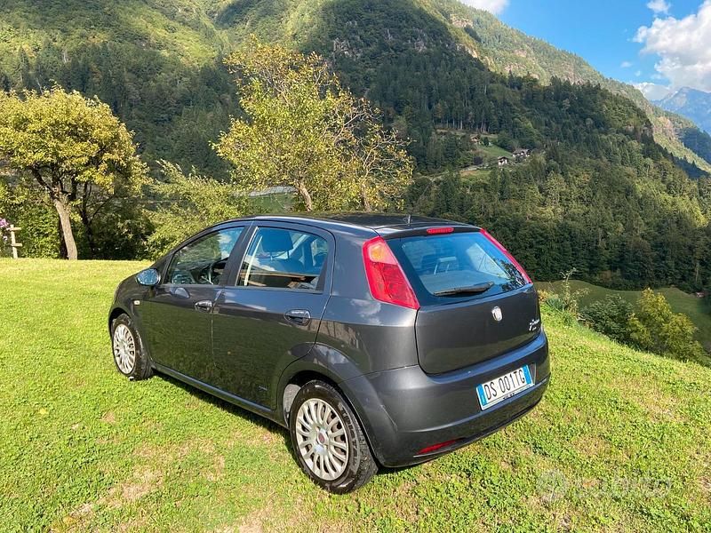 Usata Fiat Grande Punto 75 CV (55 kW) 2008 Nero Utilitaria