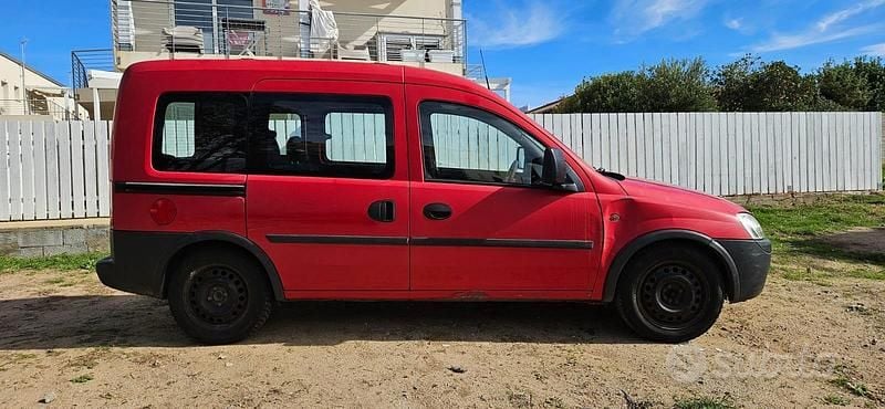 Usata Opel Combo 75 CV (55 kW) 2006 Berlina