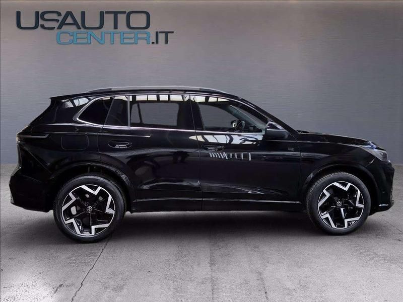 Usata VW Tiguan R-line 150 CV (110 kW) 2024 Grenadill black metallizzato SUV