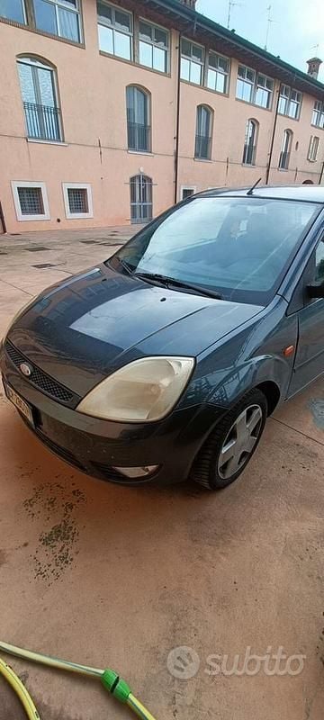 Usata Ford Fiesta 73 CV (53 kW) 2004 Utilitaria