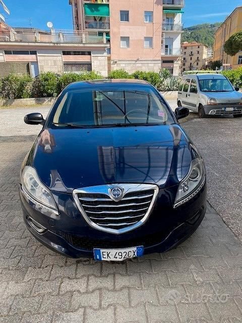 Usata Lancia Delta 120 CV (88 kW) 2011 Blu Utilitaria