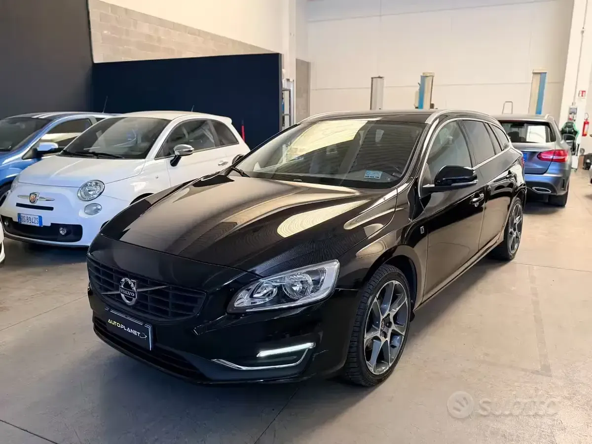 Usata Volvo V60 Ocean Race 120 CV (88 kW) 2017 Nero Station wagon