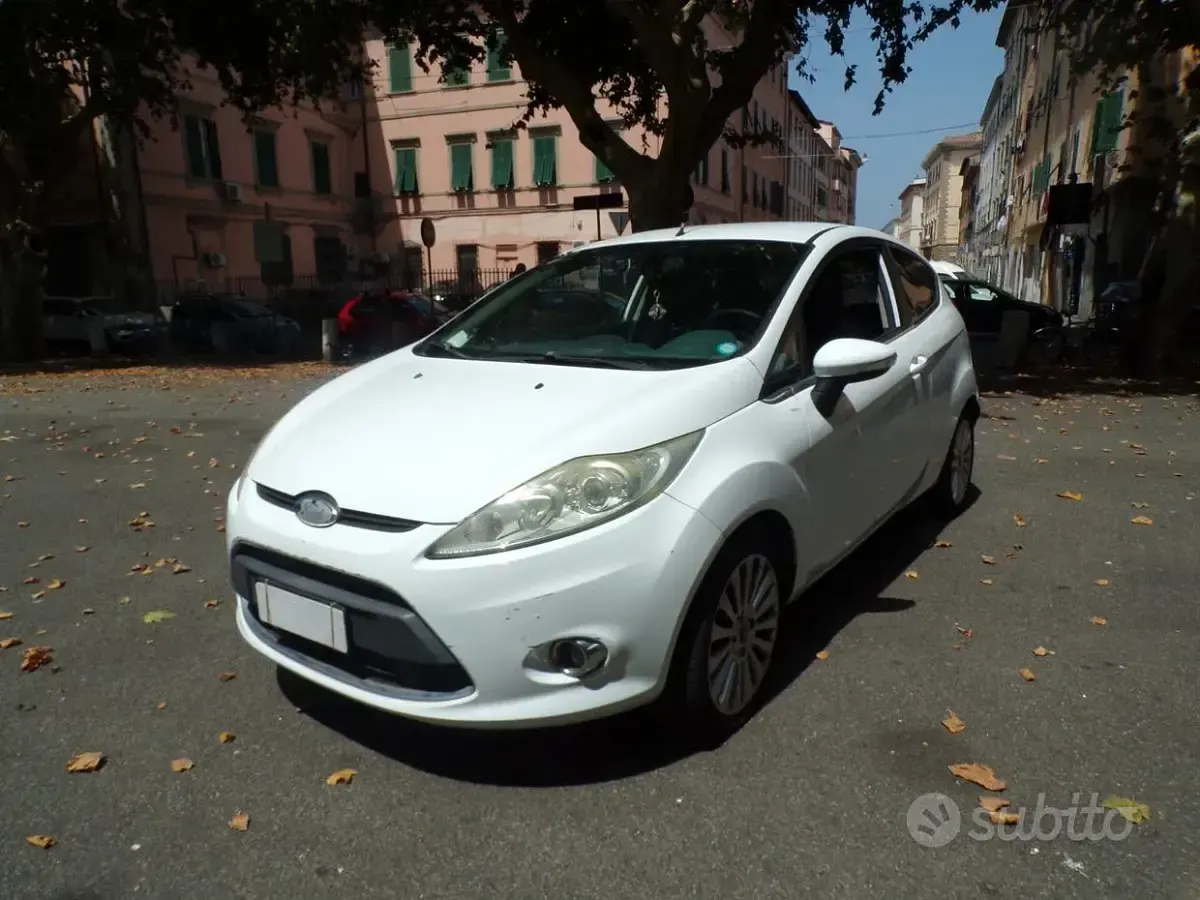 Usata Ford Fiesta Titanium 82 CV (60 kW) 2009 Bianco Berlina