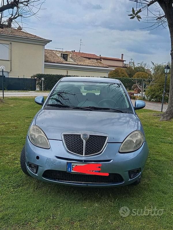 Usata Lancia Ypsilon 77 CV (56 kW) 2010 Blu Utilitaria