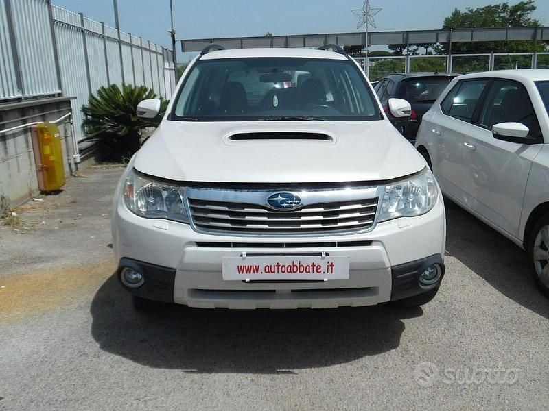 Usata Subaru Forester Trend 147 CV (108 kW) 2011 Bianco SUV