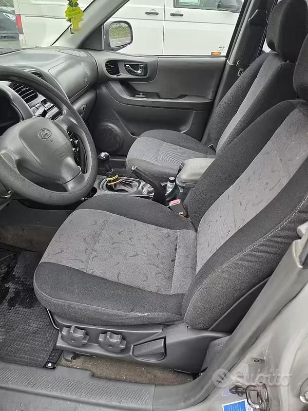 Usata Hyundai Santa Fe 112 CV (82 kW) 2002 Grigio SUV