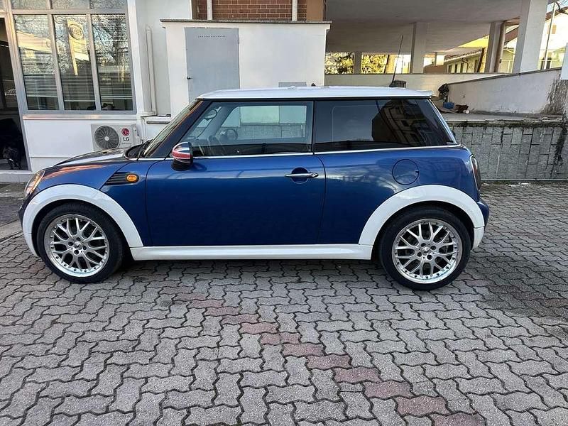 Usata Mini Cooper D 109 CV (80 kW) 2007 Blu/azzurro Utilitaria