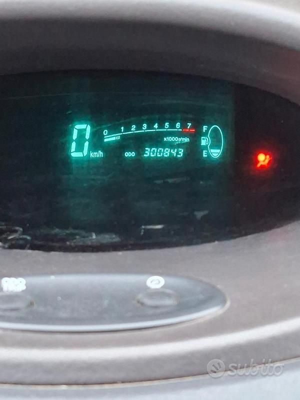 Usata Toyota Yaris 2000 Grigio Berlina