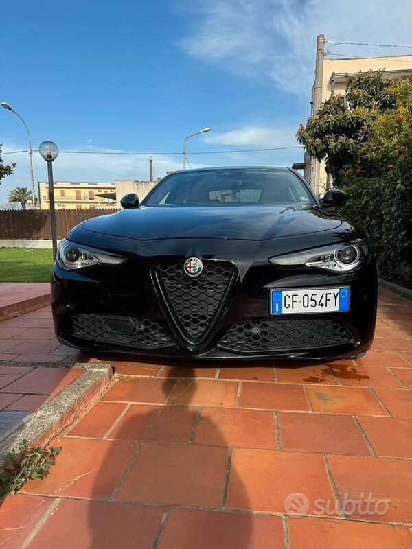 Nero Usata 2021 Alfa Romeo Giulia Tre volumi | 28.500 € (Cara) - Immagine 1/4