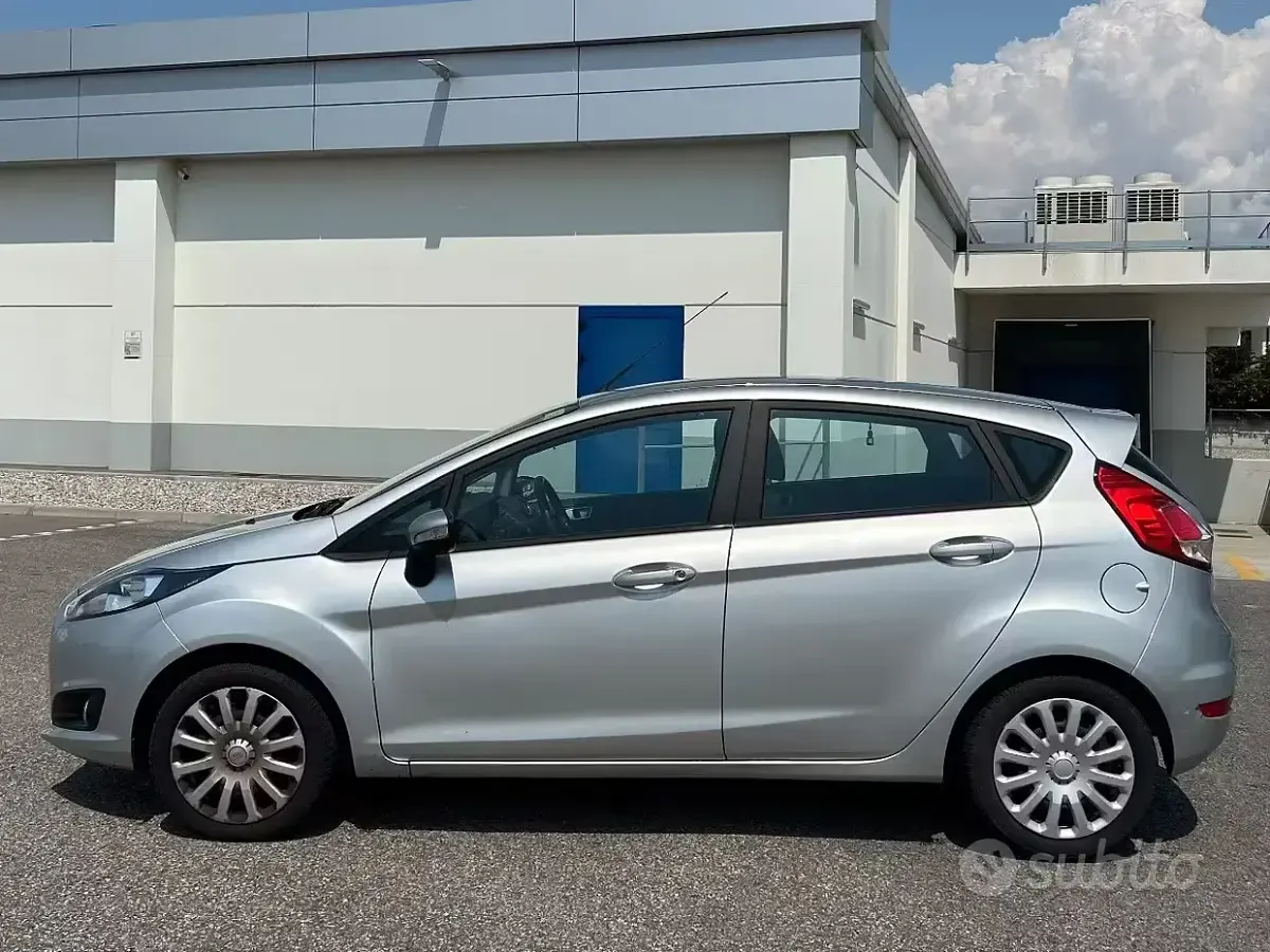 Usata Ford Fiesta Titanium 75 CV (55 kW) 2017 Grigio Utilitaria