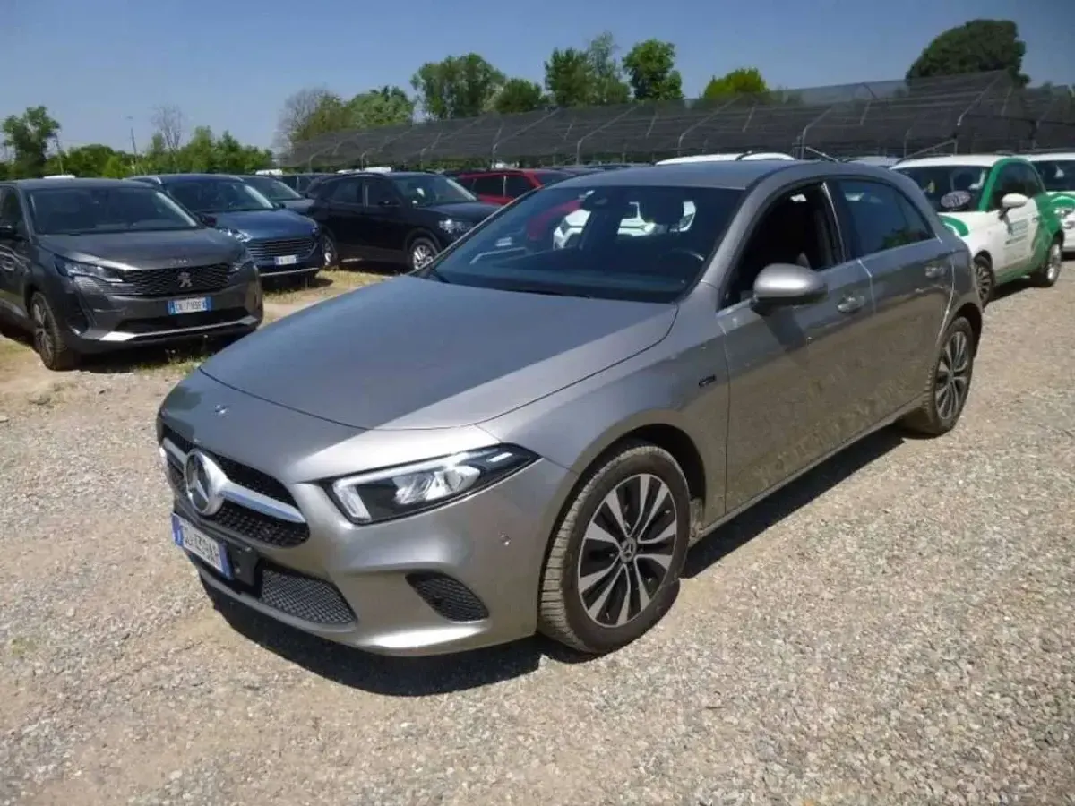 Usata Mercedes A250 Business 160 CV (117 kW) 2020 Grigio Berlina