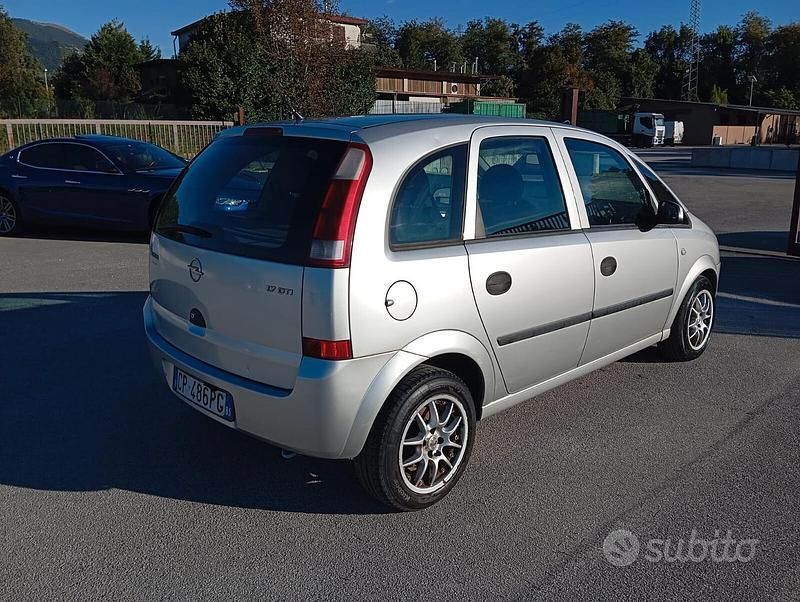 Usata Opel Meriva Cosmo 75 CV (55 kW) 2004 Grigio Monovolume