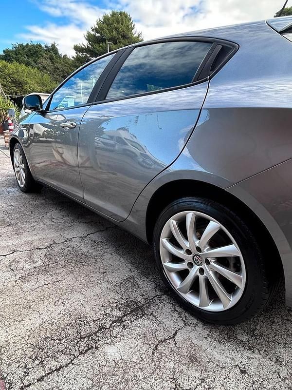 Usata Alfa Romeo Giulietta 120 CV (88 kW) 2017 Grigio Utilitaria