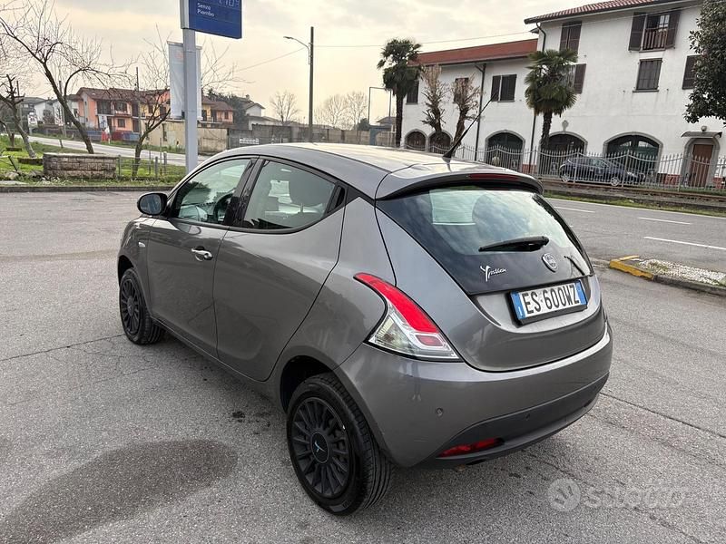 Usata Lancia Ypsilon Gold 85 CV (62 kW) 2013 Grigio Utilitaria