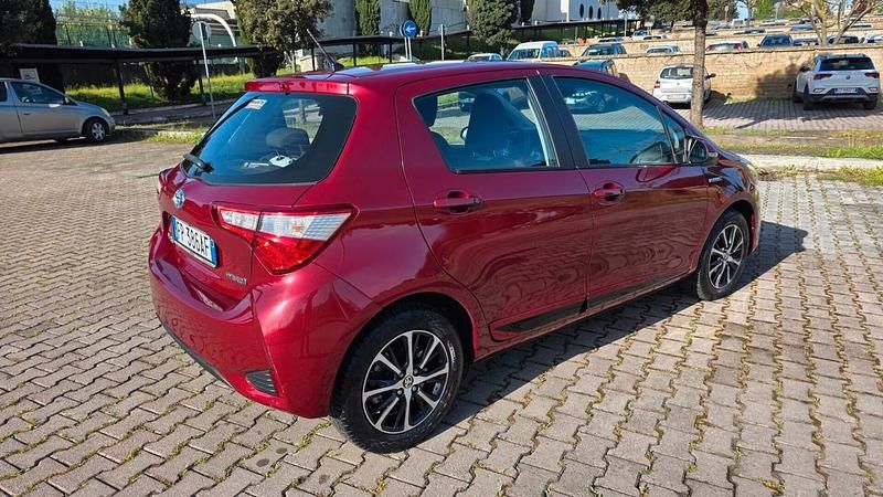 Usata Toyota Yaris Hybrid Trend 73 CV (53 kW) 2018 Rosso Berlina