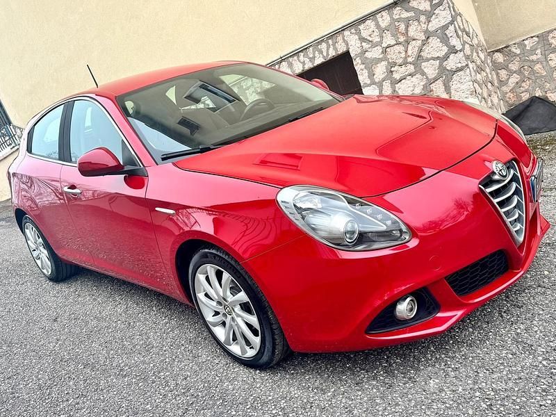 Usata Alfa Romeo Giulietta Distinctive 105 CV (77 kW) 2015 Rosso Utilitaria