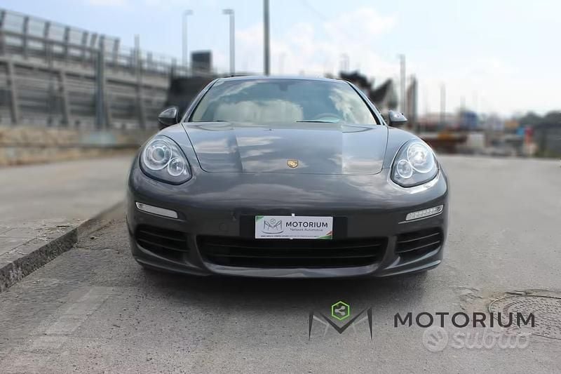 Usata Porsche Panamera 250 CV (183 kW) 2013 Giallo Utilitaria