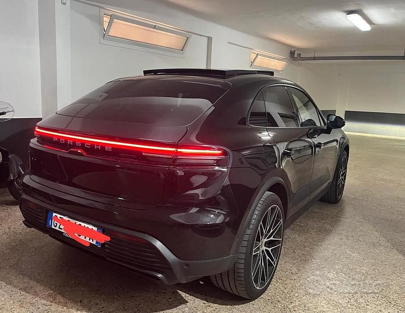 Nero Usata 2025 Porsche Macan 4 Electric SUV | 88.000 € (Buon prezzo) - Immagine 1/4