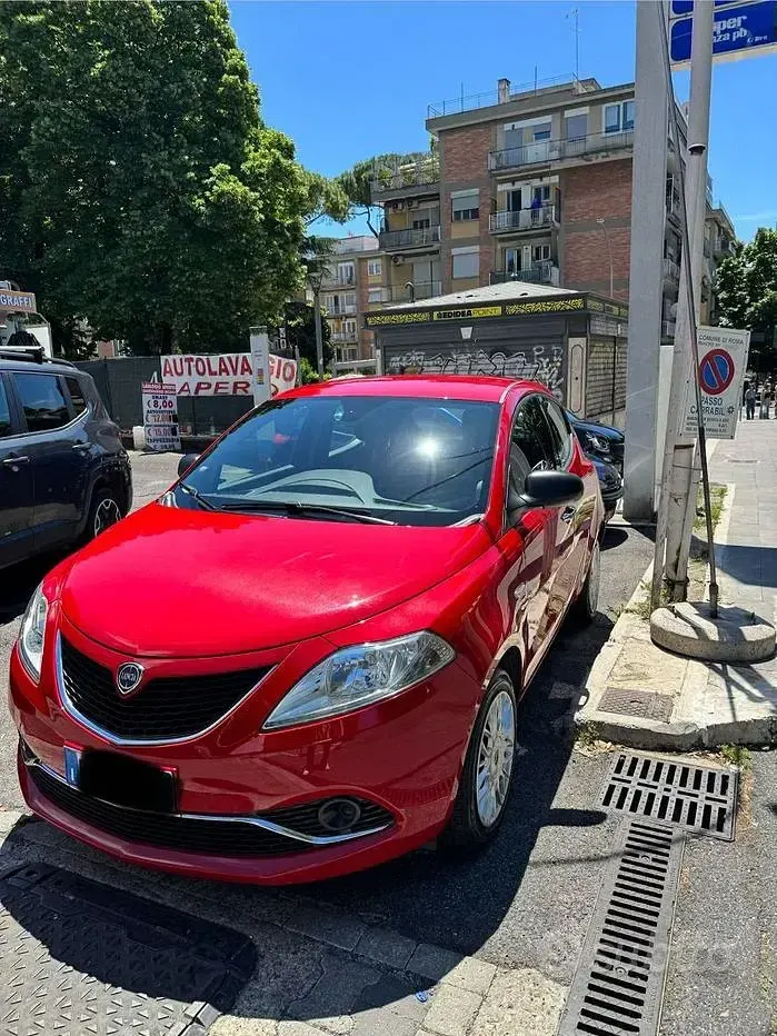 Usata Lancia Ypsilon 60 CV (44 kW) 2015 Utilitaria