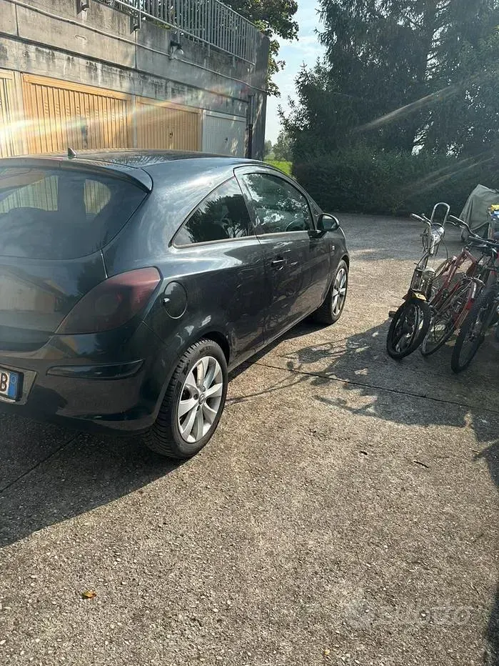 Usata Opel Corsa 85 CV (62 kW) 2013 Nero Utilitaria