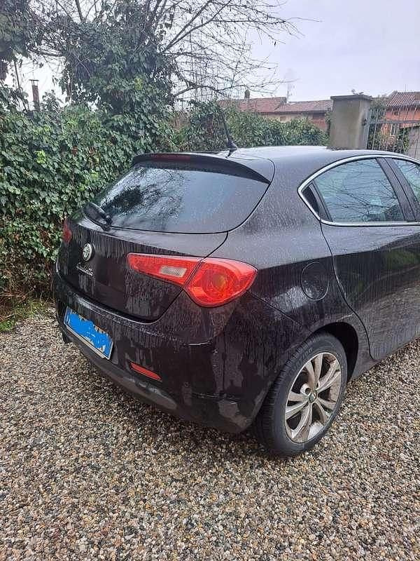 Usata Alfa Romeo Giulietta Distinctive 105 CV (77 kW) 2013 Nero Berlina