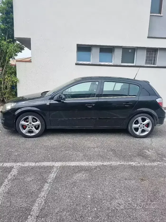 Usata Opel Astra 150 CV (110 kW) 2006 Nero Berlina