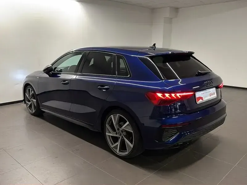 Usata Audi A3 Sportback Design 150 CV (110 kW) 2023 Blu Utilitaria