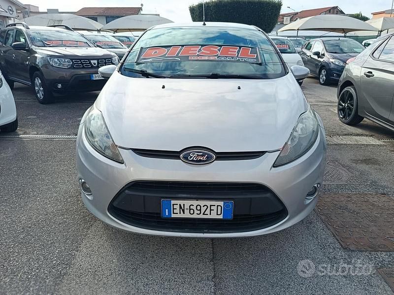 Occasion Ford Fiesta Titanium 71 ch (52 kW) 2012 Gris Citadine