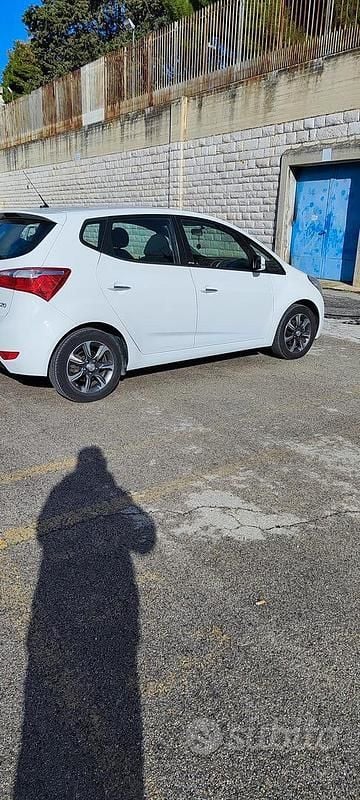 Usata Hyundai ix20 Xpossible 90 CV (66 kW) 2015 Bianco Utilitaria