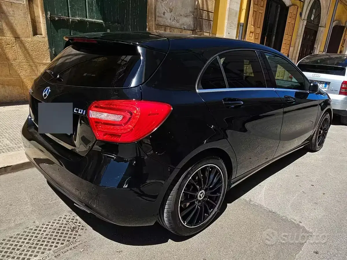 Usata Mercedes A180 109 CV (80 kW) 2014 Nero Utilitaria