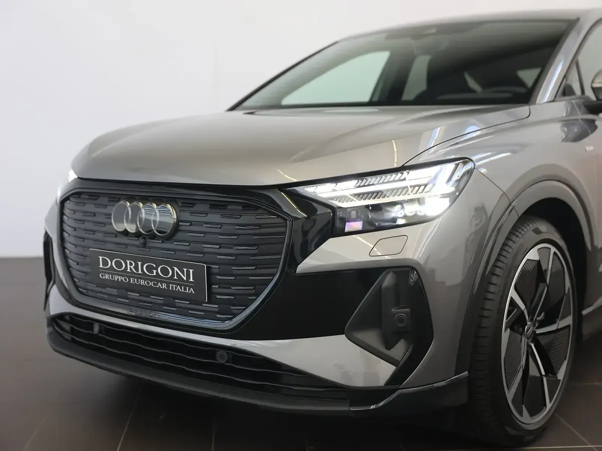 Usata Audi Q4 e-tron Ambiente 210 kW (286 CV) 2025 Grigio taifun metallizzato SUV