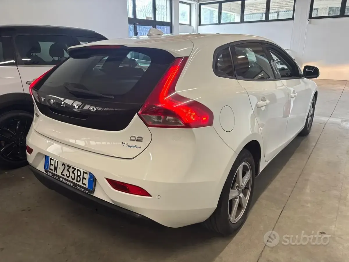 Usata Volvo V40 Summum 115 CV (84 kW) 2014 Bianco Berlina