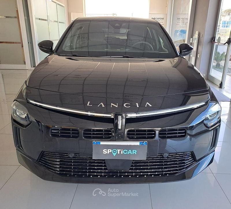 Usata Lancia Ypsilon 101 CV (74 kW) 2025 Nero Utilitaria