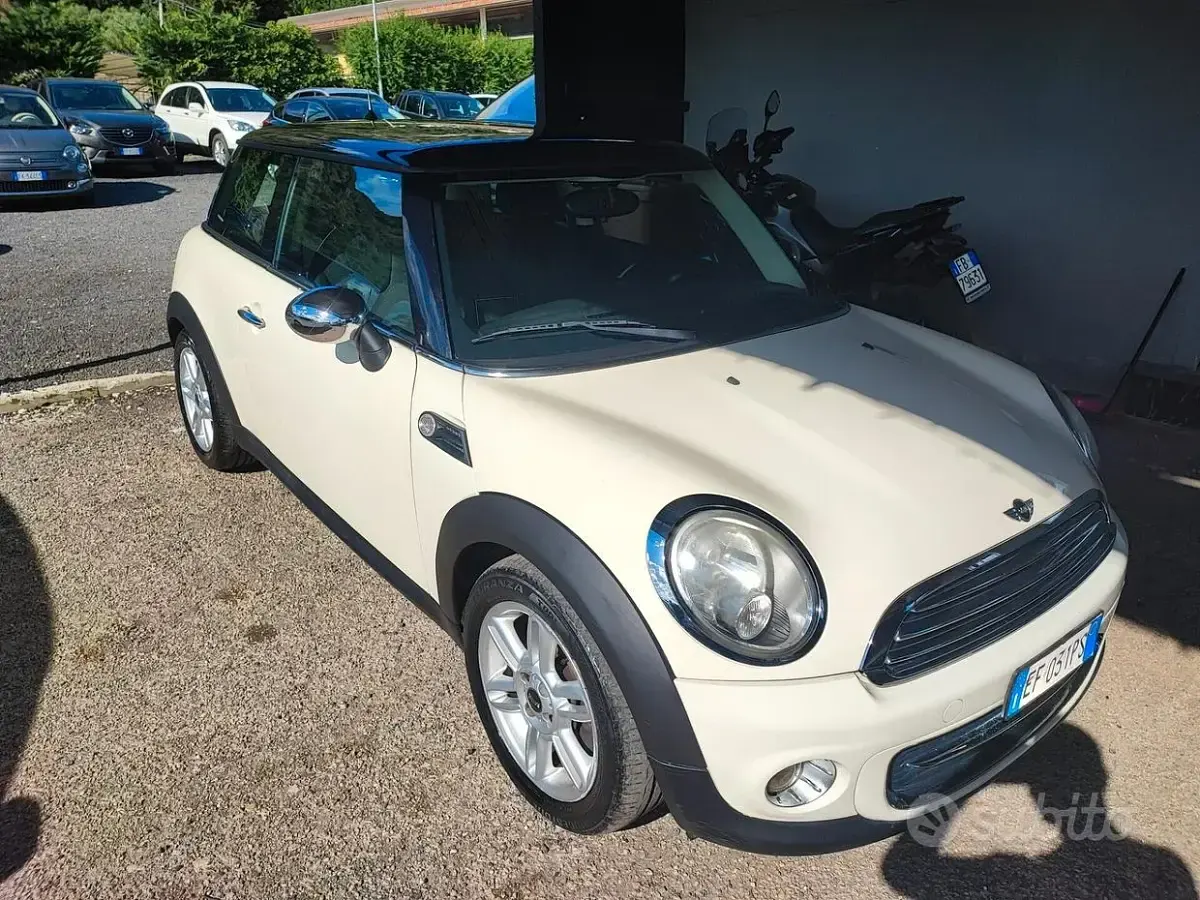 Usata Mini Cooper D 112 CV (82 kW) 2010 Beige Utilitaria