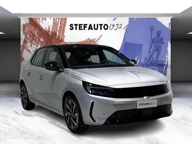 Kristall silver Nuova 2025 Opel Corsa Tre volumi | 18.900 € (Buon prezzo) - Immagine 1/4