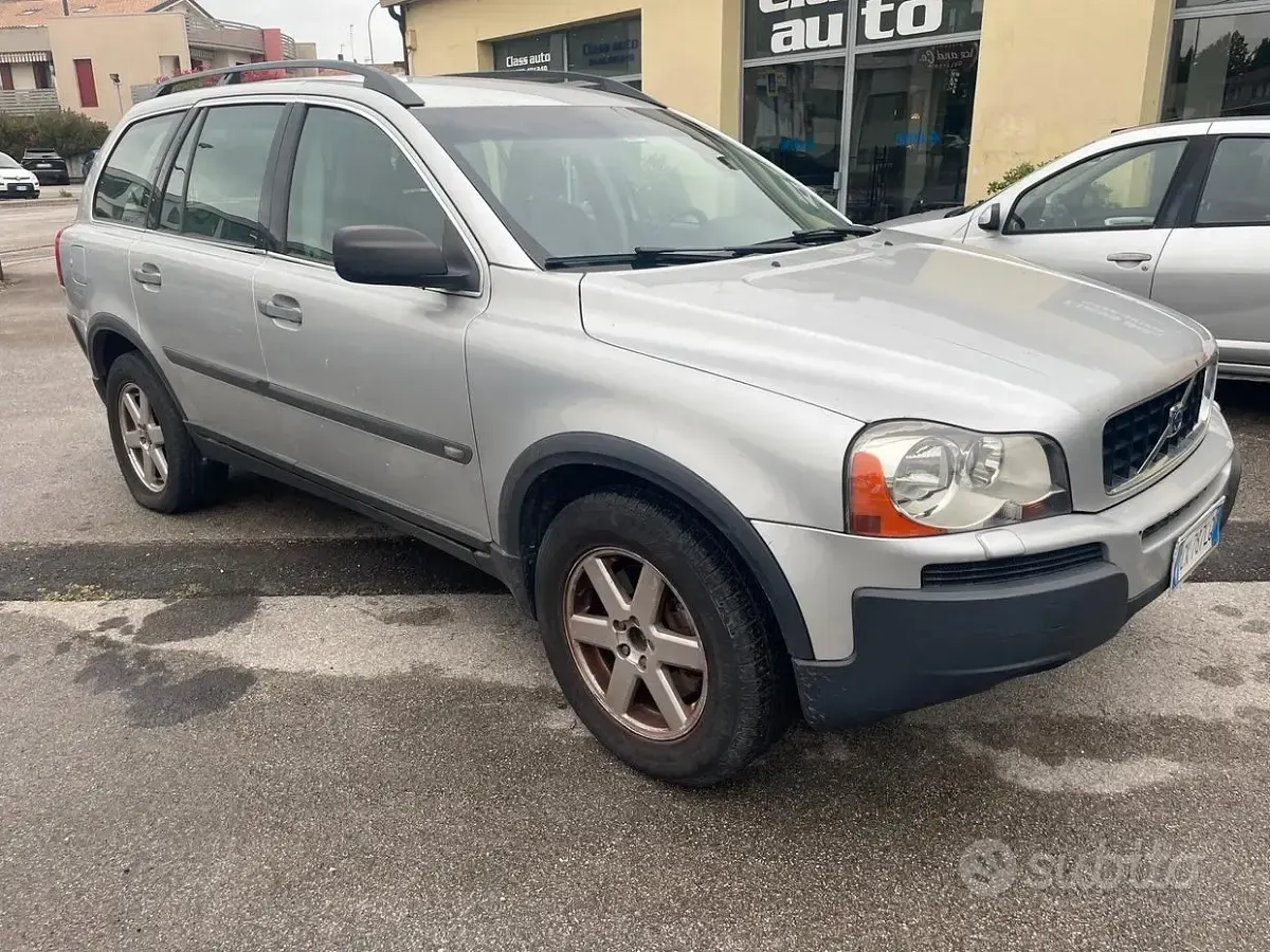 Usata Volvo XC90 185 CV (136 kW) 2005 Grigio SUV