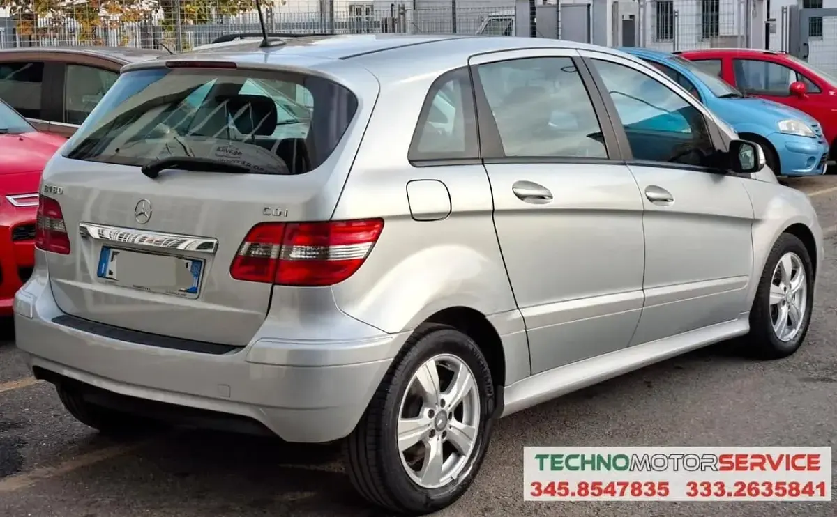 Usata Mercedes B180 Chrome 140 CV (102 kW) 2011 Grigio Utilitaria